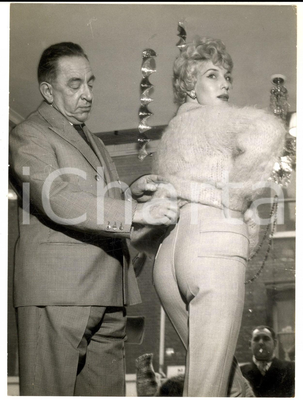 Fotografia d epoca originale 1958 LONDON FASHION SCENE Vladimiro ROSSINI and Jean ARDEN Photo 15x20 cm 1