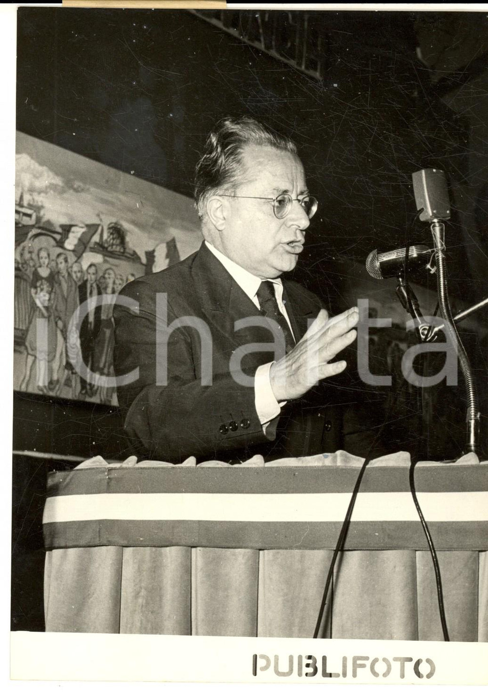 1954 ROMA Teatro Adriano - Palmiro TOGLIATTI al Congresso Provinciale PCI - Foto Fotografia d'epoca con didascalia coeva al verso. CONDIZIONI: G (ma lieve ondulazione e sovraimpressione centrale) FORMATO: 13x18 cm     originale e autentica 1