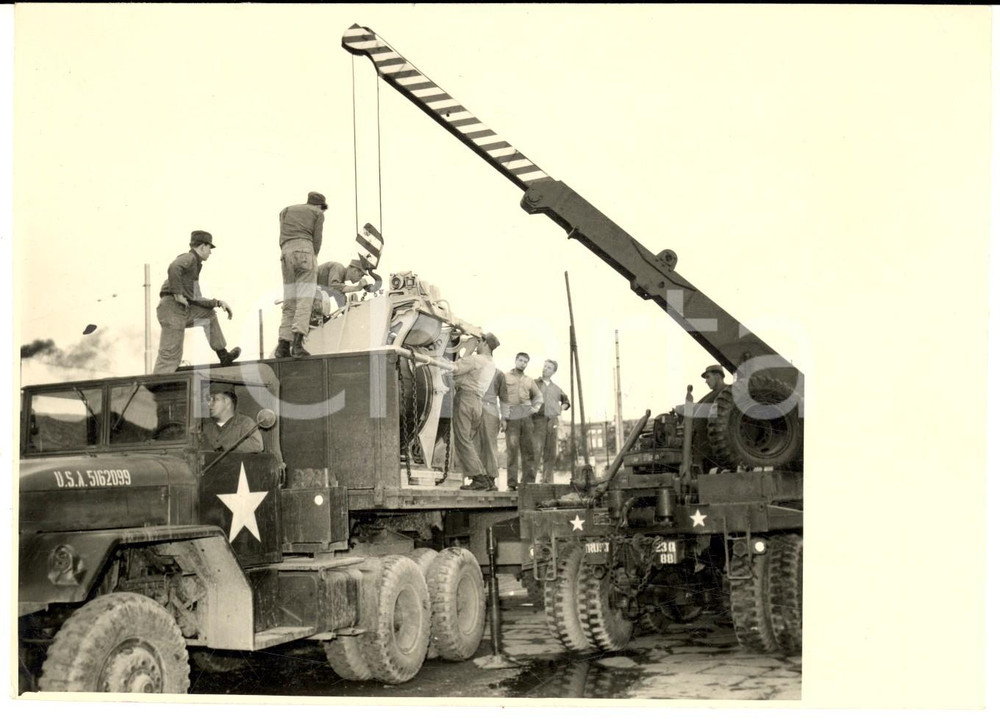 1955 ca GENOVA (?) Carri armati USA durante manovra di trasporto *Foto 18x13