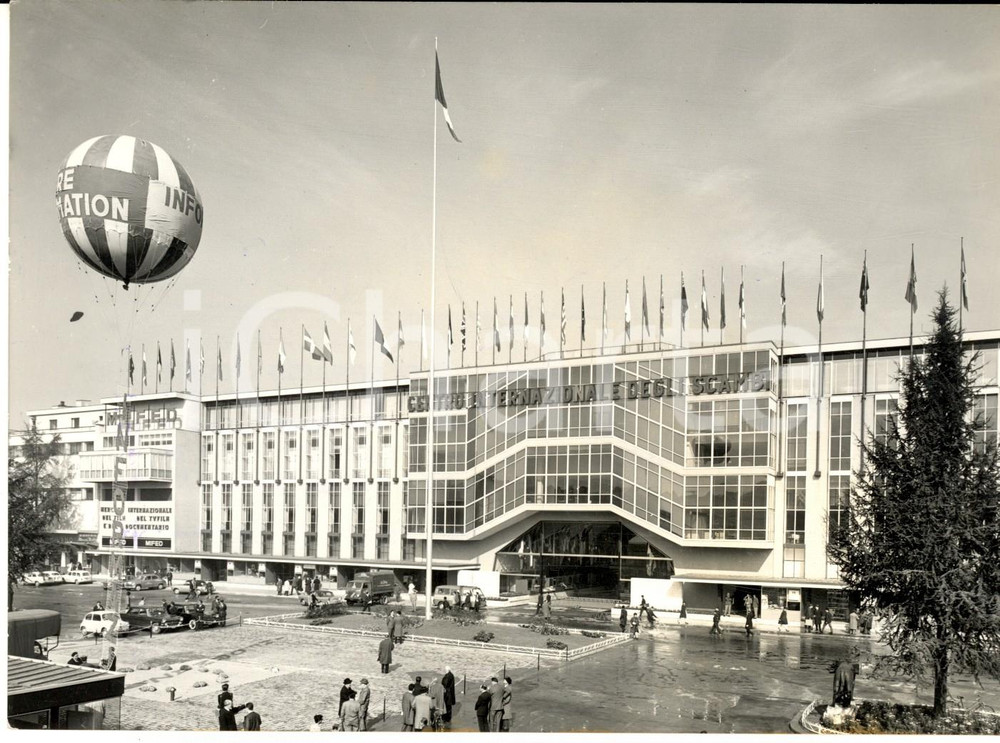 1963 MILANO 41^ Fiera Campionaria - Veduta esterna all'inaugurazione *Foto 18x13