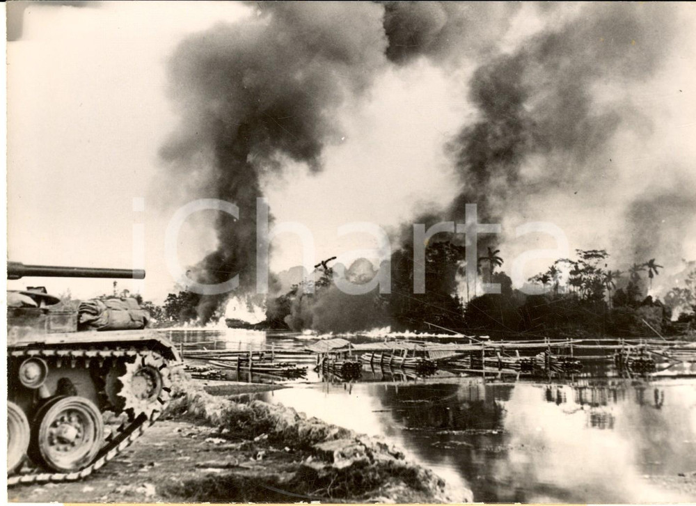 1953 BONG LANG (VIETNAM) Operation MOUETTE - Char protège parachutistes *Photo