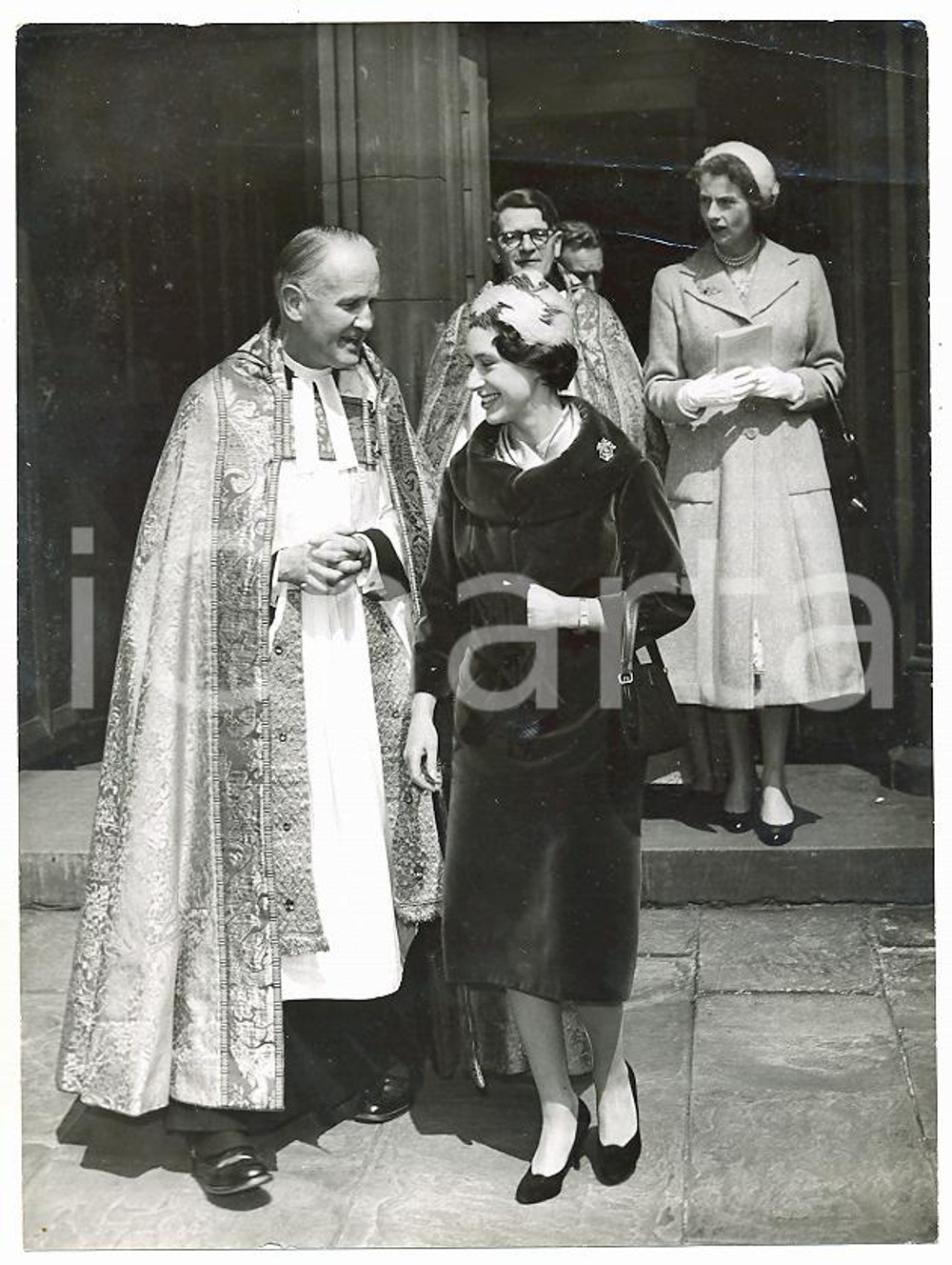 1959 LONDON Southwark Cathedral - Princess Margaret and Rev. George REINDROP