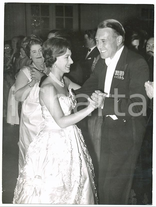 1959 LONDON Dockland Setllements Ball - Princess Margaret dances with John WILLS