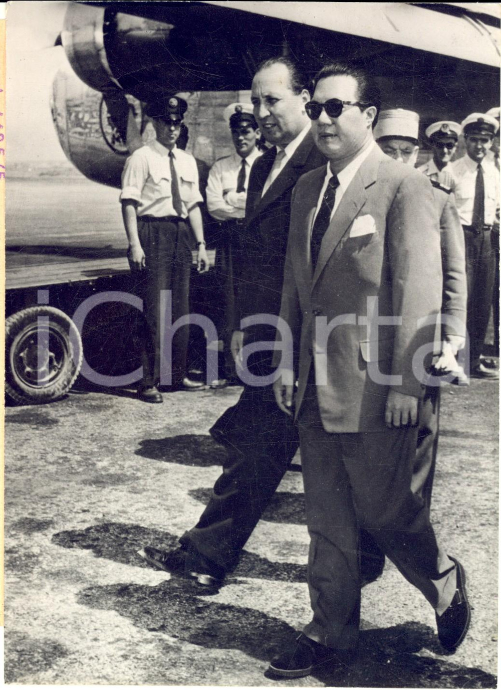 1953 NICE ArrivÃ©e de BAO DAI pour les nÃ©gociations franco-vietnamiennes *Photo Fotografia d'epoca, con didascalia coeva al verso. CONDIZIONI: GFORMATO: 13x18 cm     originale e autentica 1