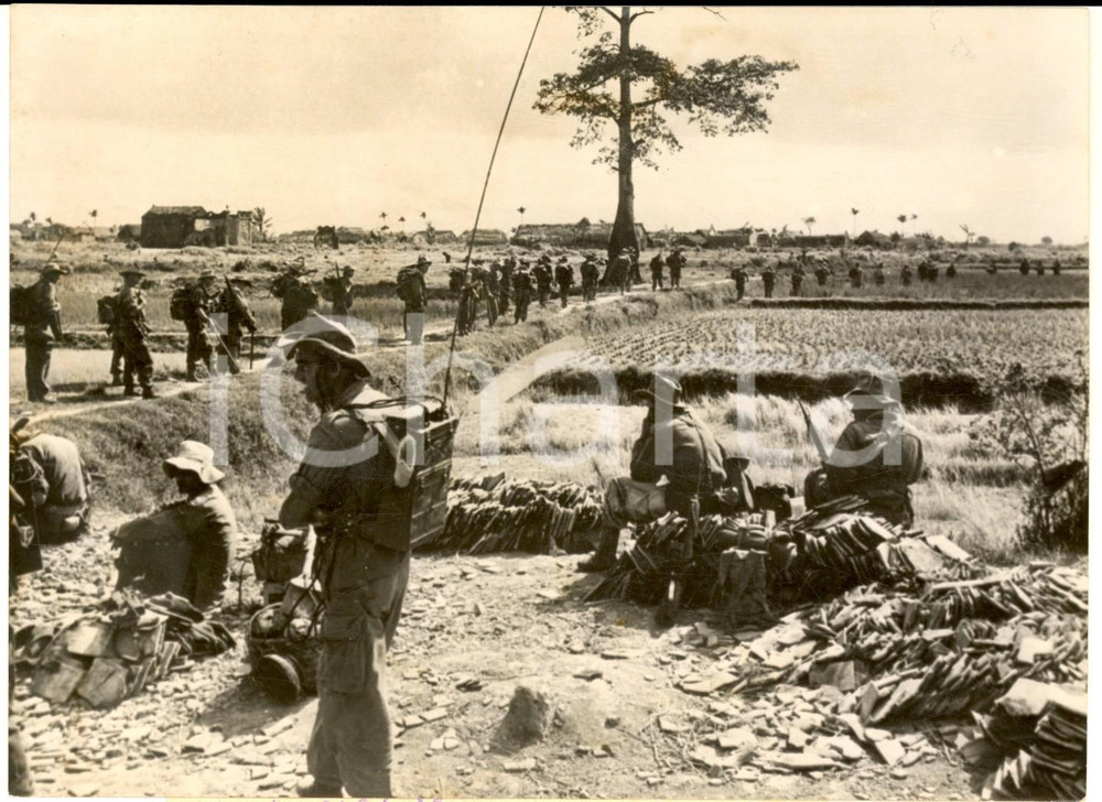1954 GUERRA DEL VIETNAM - GIAN KHAU - Colonna di fanteria in marcia *Foto