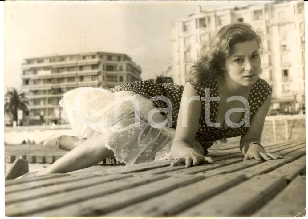 1956 FESTIVAL DI CANNES L'attrice Fiorella FERRERO sul pontile - Foto 18x13