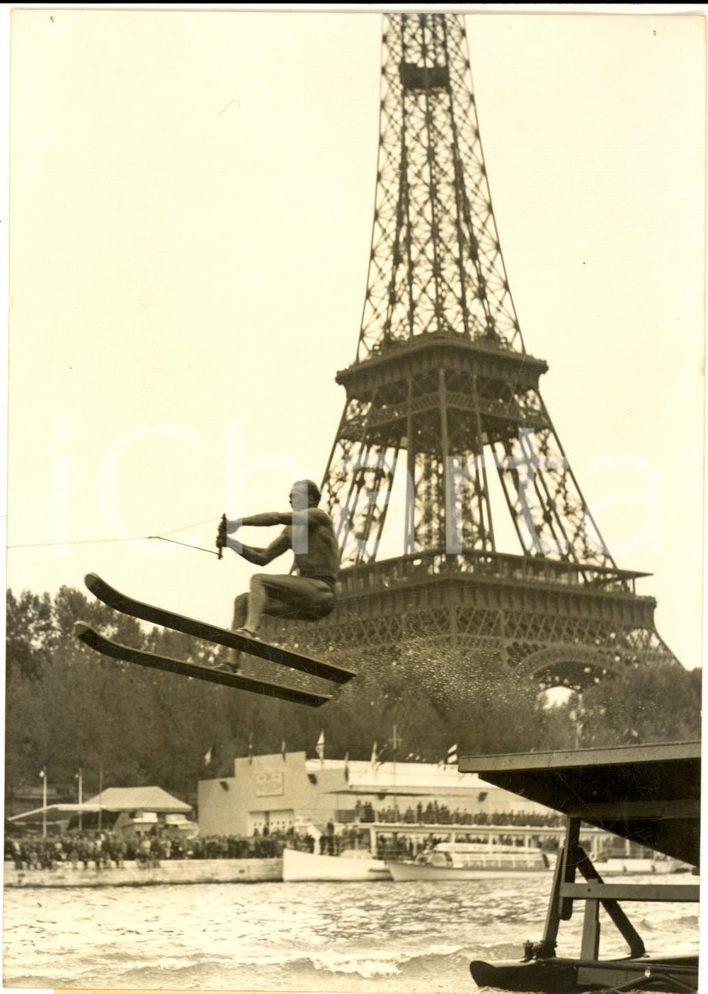 1957 PARIS Toir Eiffel - SKI NAUTIQUE - Salt au tremplin de MURENY *Photo 13x18