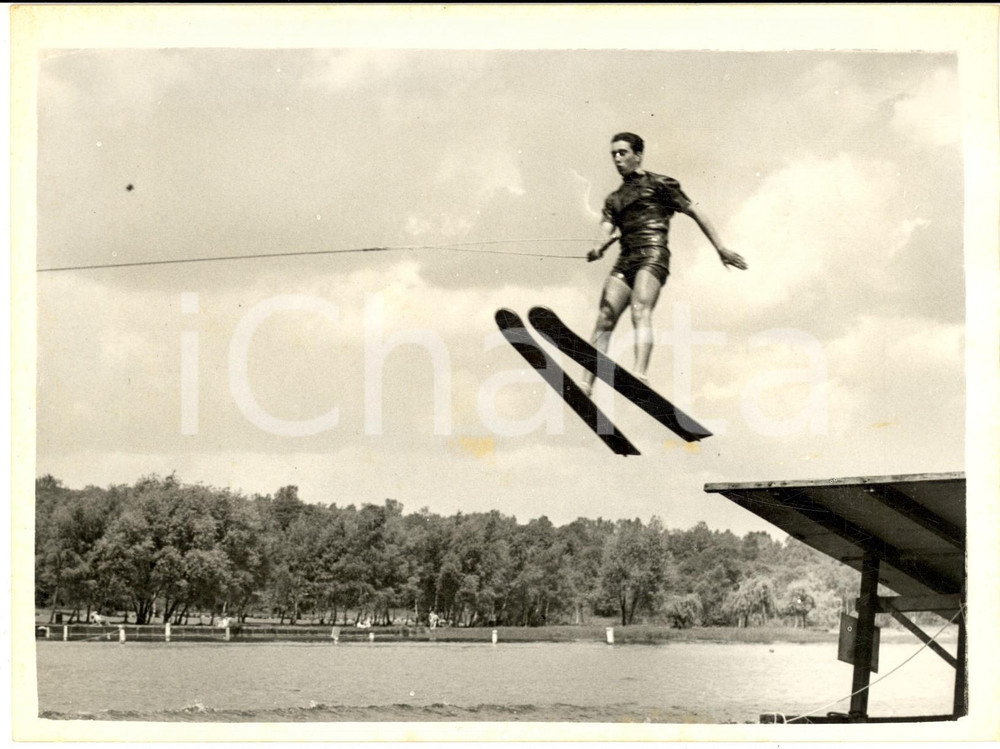 1956 RUISLIP LIDO - WATER SKIING - Franco CARRARO Italian champion  *Photo 20x15