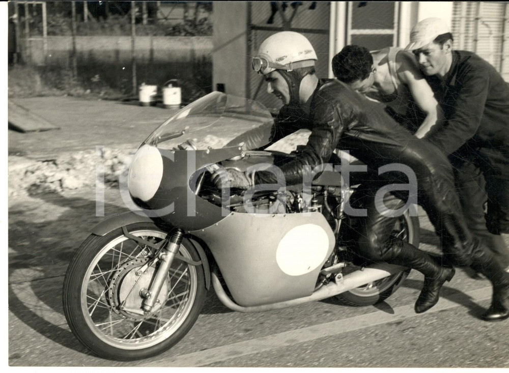 1958 MOTOCICLISMO MONZA Carlo UBBIALI prova 250 MV per TT Isle of Man *Foto