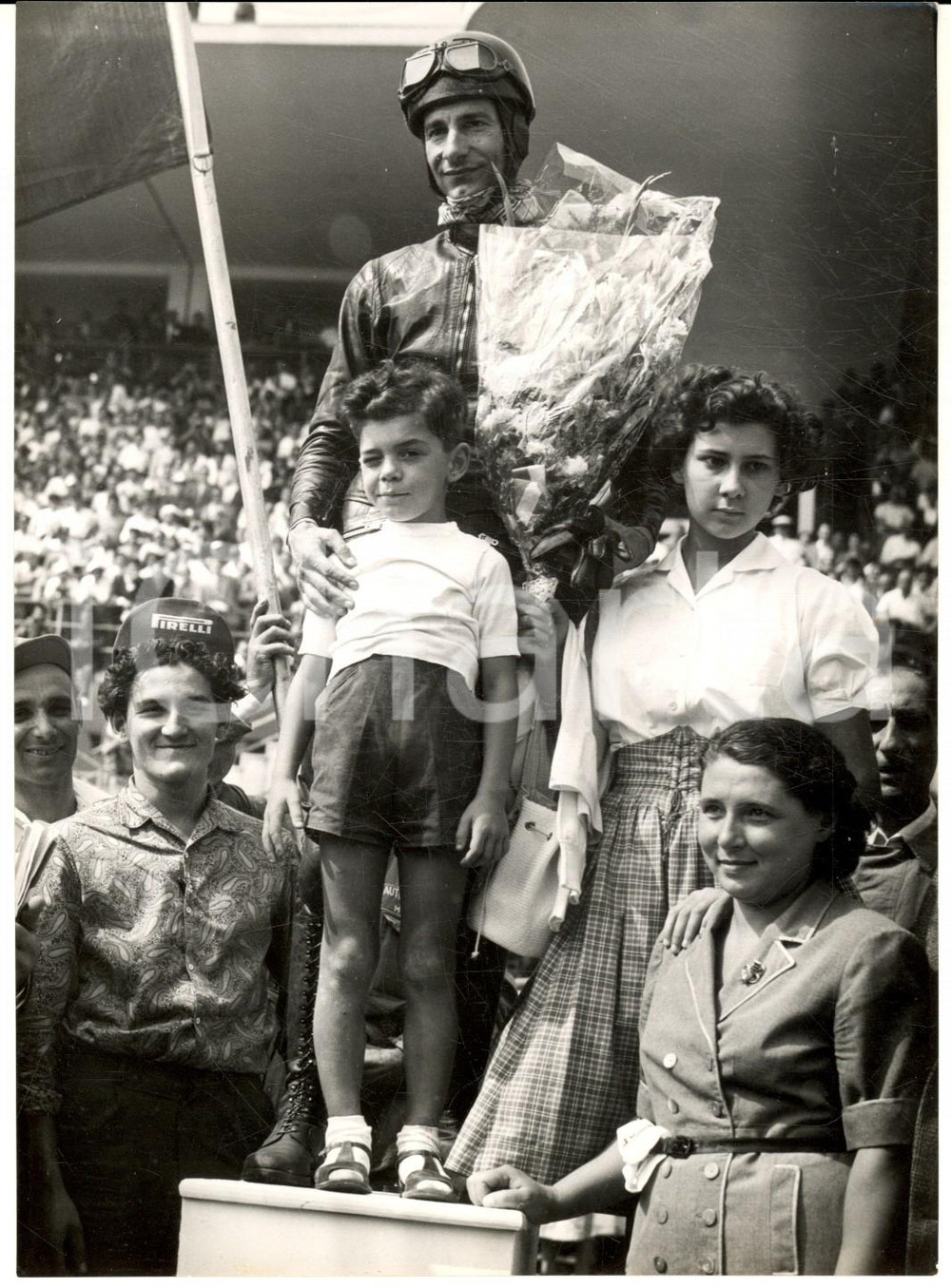 1953 MOTOCICLISMO MONZA Enrico LORENZETTI vincitore 250 - 350 cc sul podio *Foto
