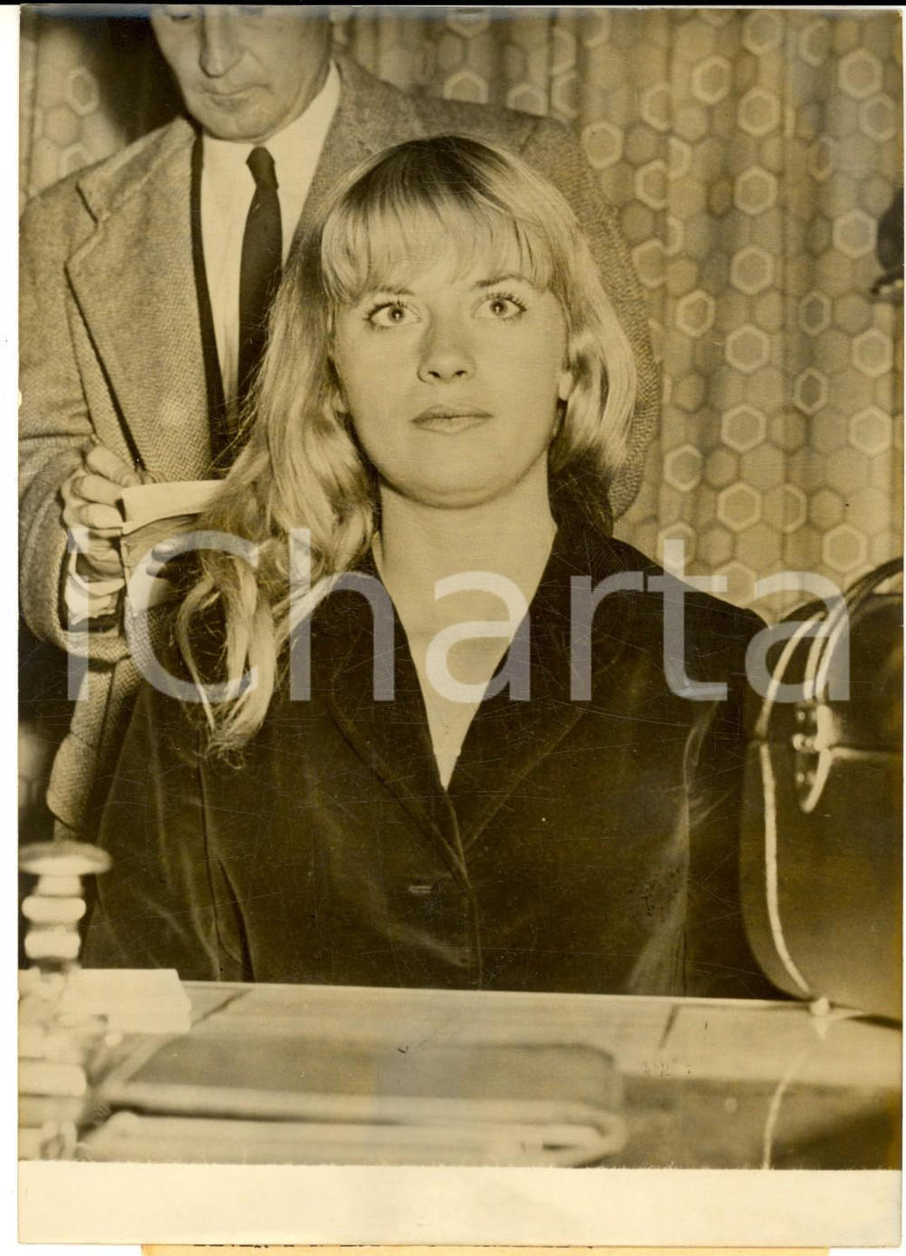 1959 NEW YORK Beverly AADLAND tra i giornalisti all'aeroporto - Foto 13x18