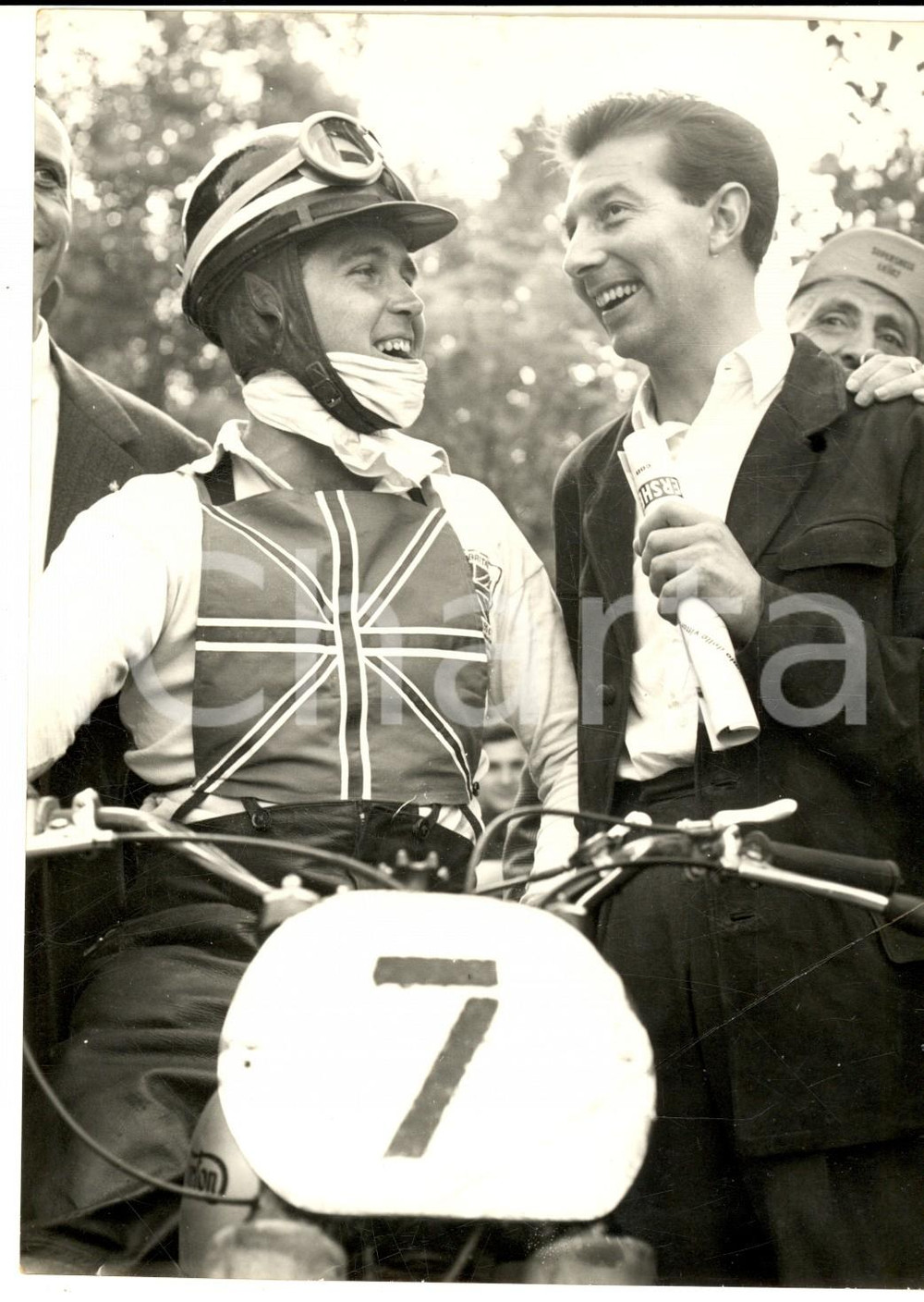 1957 IMOLA MOTOCICLISMO Bill LOMAS si congratula con Leslie ARCHER - Foto