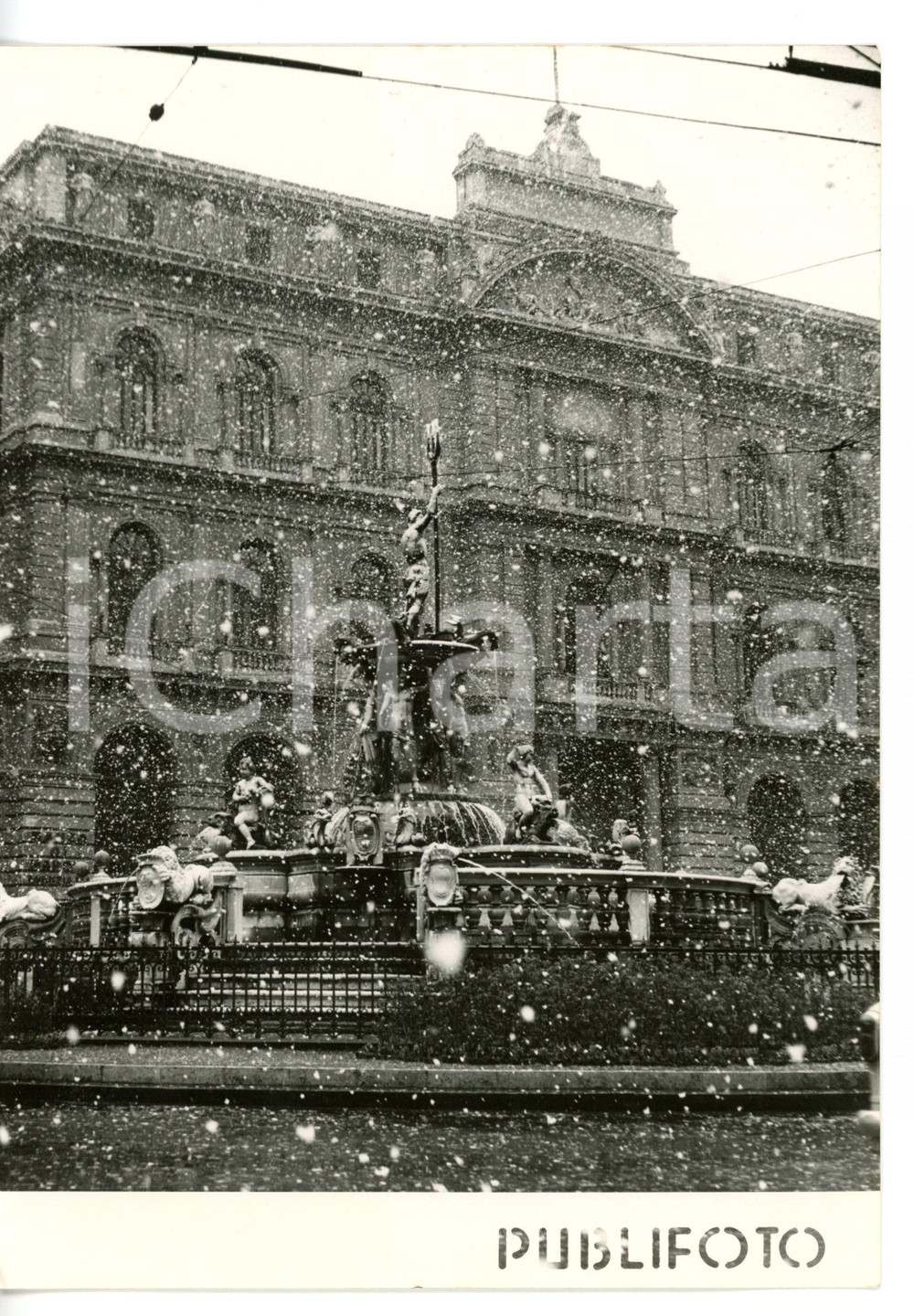 Febbraio 1956 NAPOLI Piazza Giovanni Bovio sotto una fitta coltre di neve *Foto