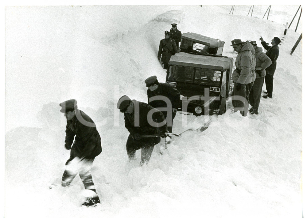 1956 ALTOPIANO DI CASCINA Operazioni di soccorso nelle zone isolate dalla neve