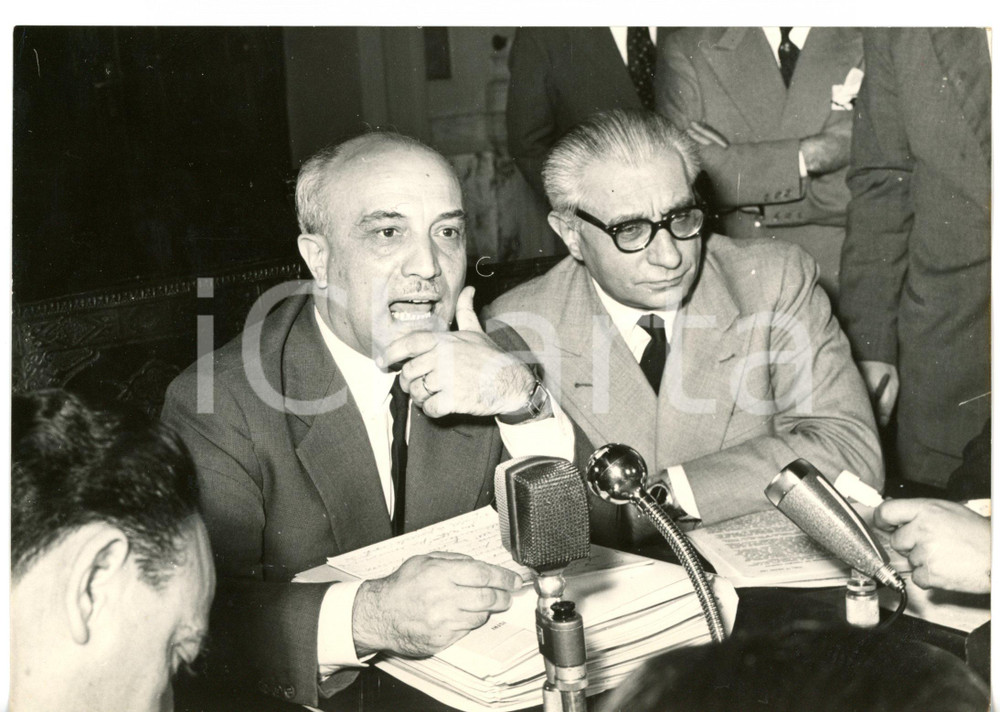 Fotografia d epoca originale 1958 ROMA Amintore FANFANI rilascia intervista ai giornalisti  Fotografia 18x13 1