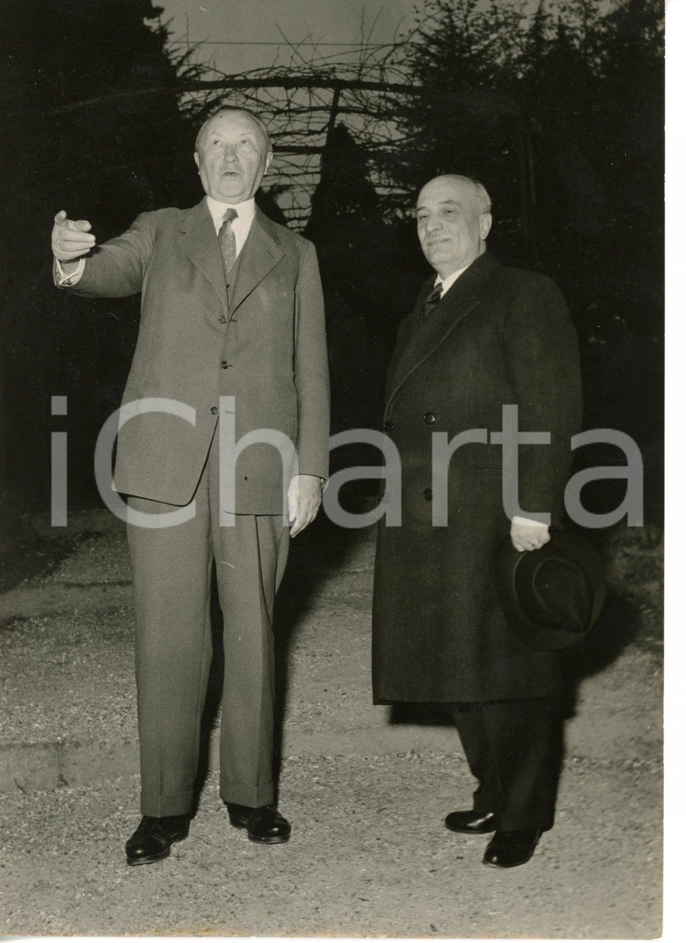 Fotografia d epoca originale 1957 CADENABBIA DI GRIANTE Villa Rosa  Amintore FANFANI con Konrad ADENAUER 1