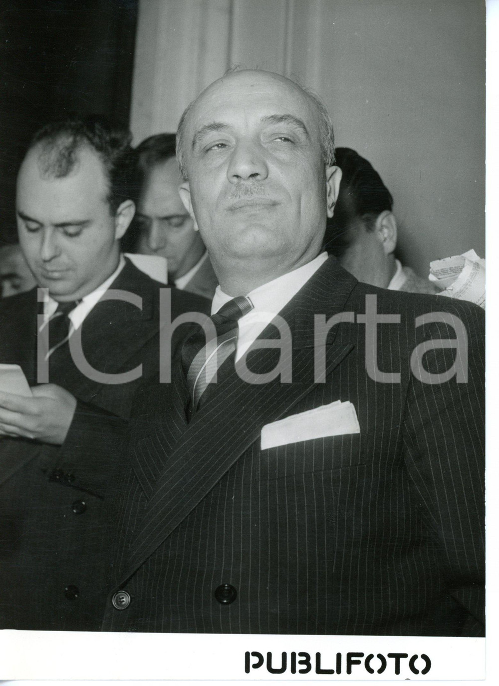 1954 ROMA Amintore FANFANI sale al Quirinale per le dimissioni del Governo