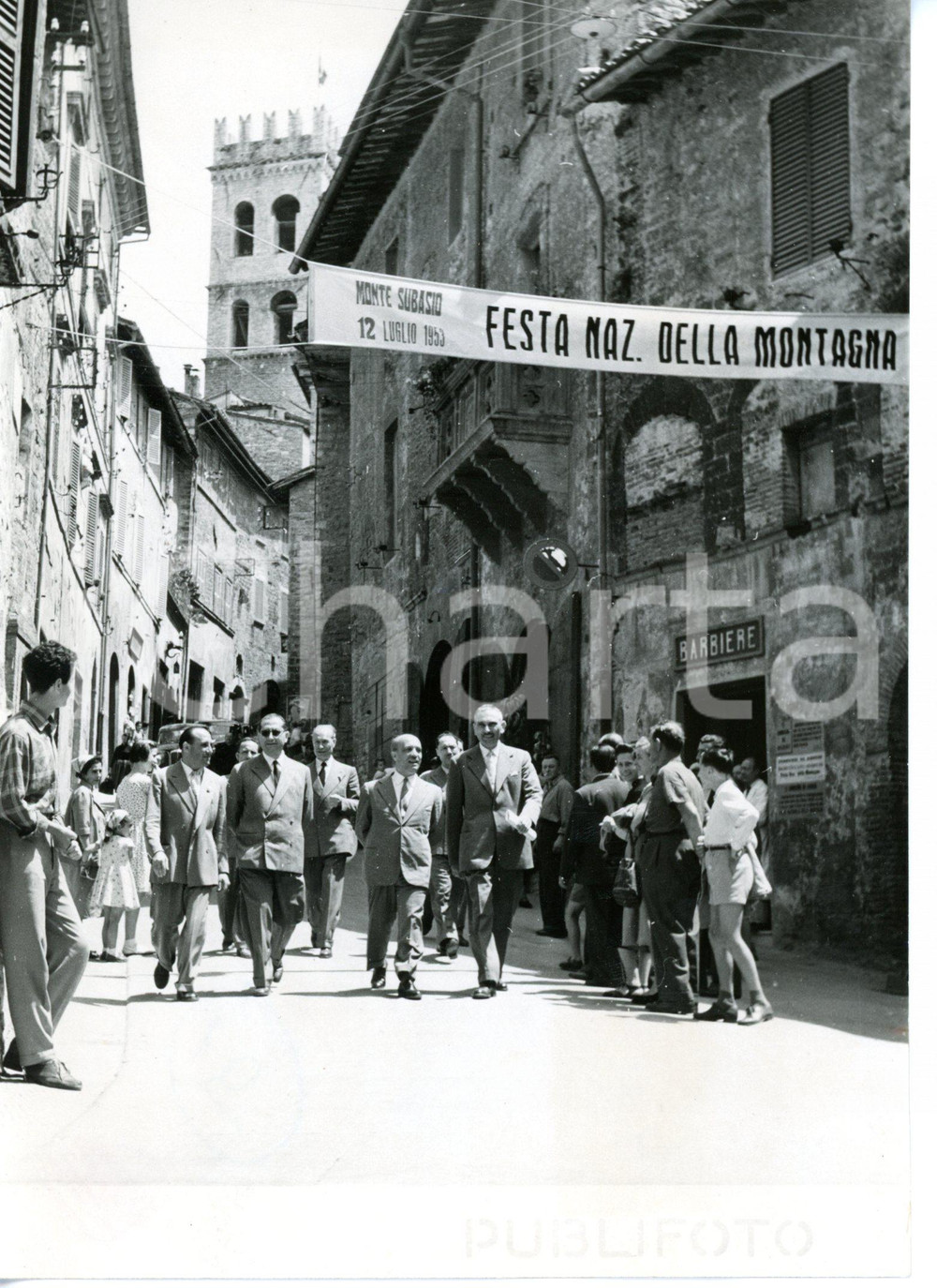 Fotografia d epoca originale 1953 ASSISI Festa della Montagna  Amintore FANFANI a passeggio per la città 1
