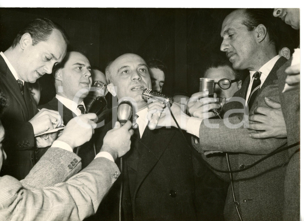Fotografia d epoca originale 1954 ROMA On. Amintore FANFANI rilascia dichiarazioni ai giornalisti Fotografia 1