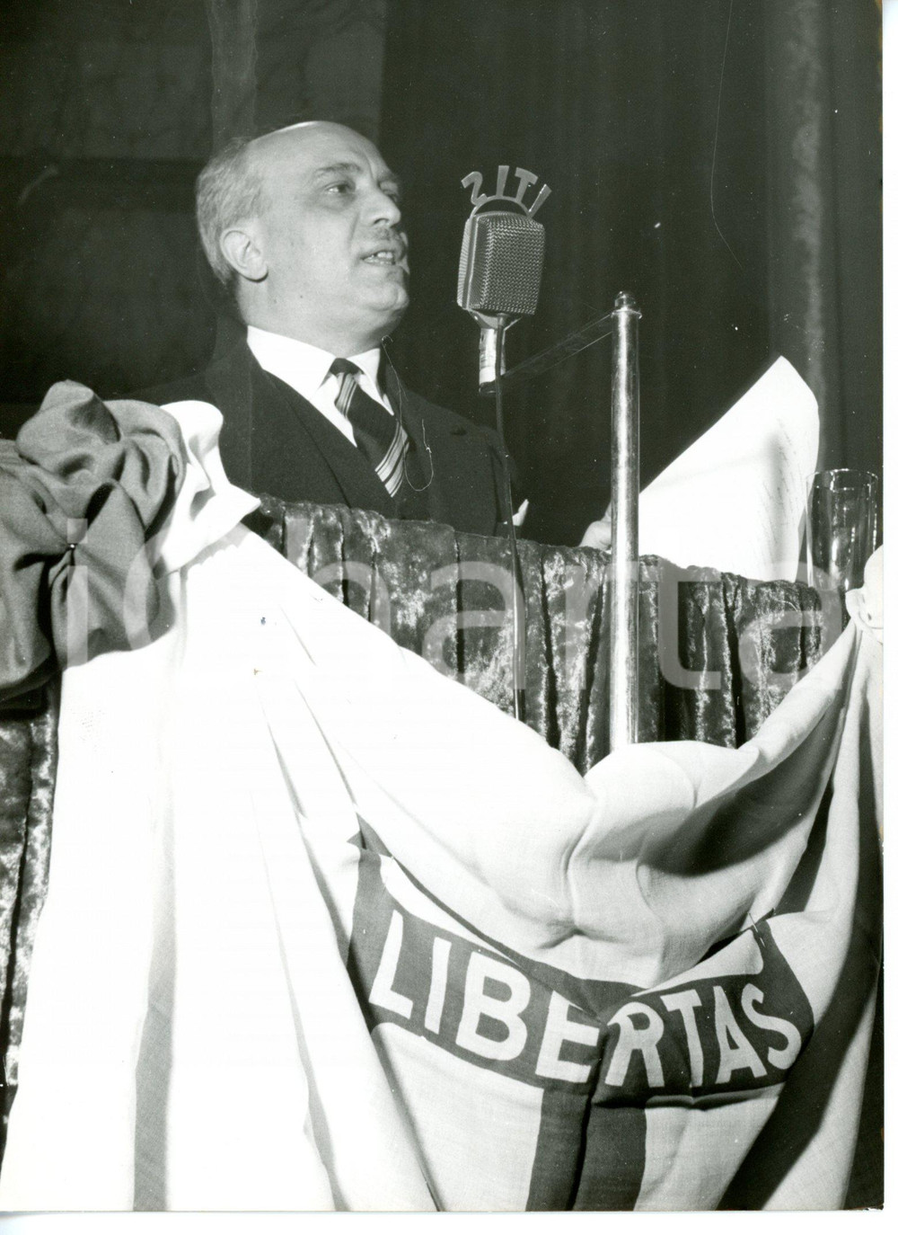 Fotografia d epoca originale 1956 ROMA Amintore FANFANI espone programma di governo DC Foto 13x18 cm 1