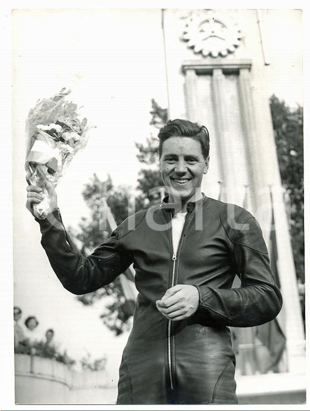 1954 AUTODROMO DI MONZA - MOTO GP Geoffrey DUKE festeggia la vittoria Foto 13x18