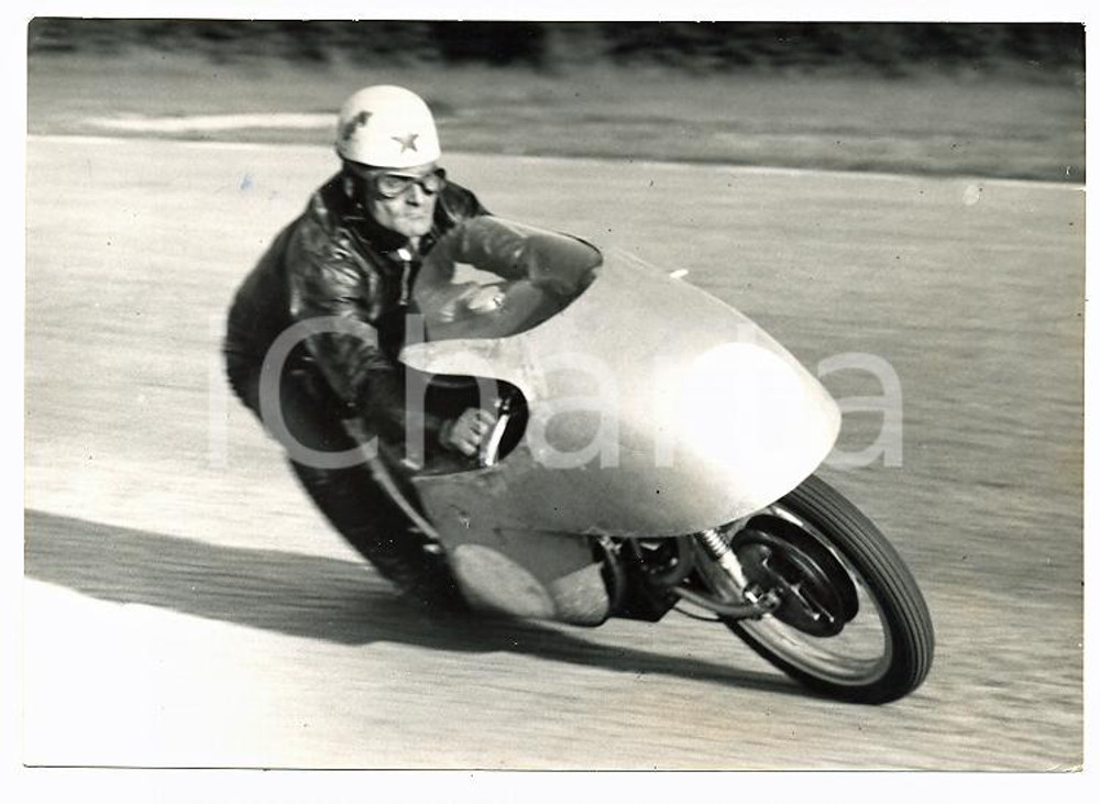 1954 AUTODROMO DI MONZA Prove MOTO GP Carlo BANDIROLA pilota MV AGUSTA ^Foto Fotografia d'epoca con didascalia coeva al verso. CONDIZIONI: FAIRDIMENSIONI: 18x13 cm     originale e autentica 1