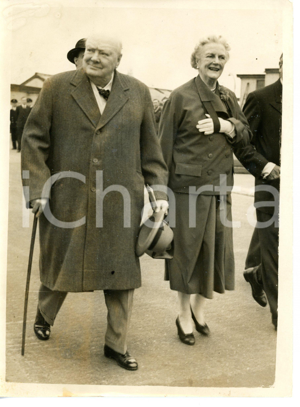 1956 LONDON AIRPORT Sir Winston CHURCHILL and his wife leaving for Sicily *Foto