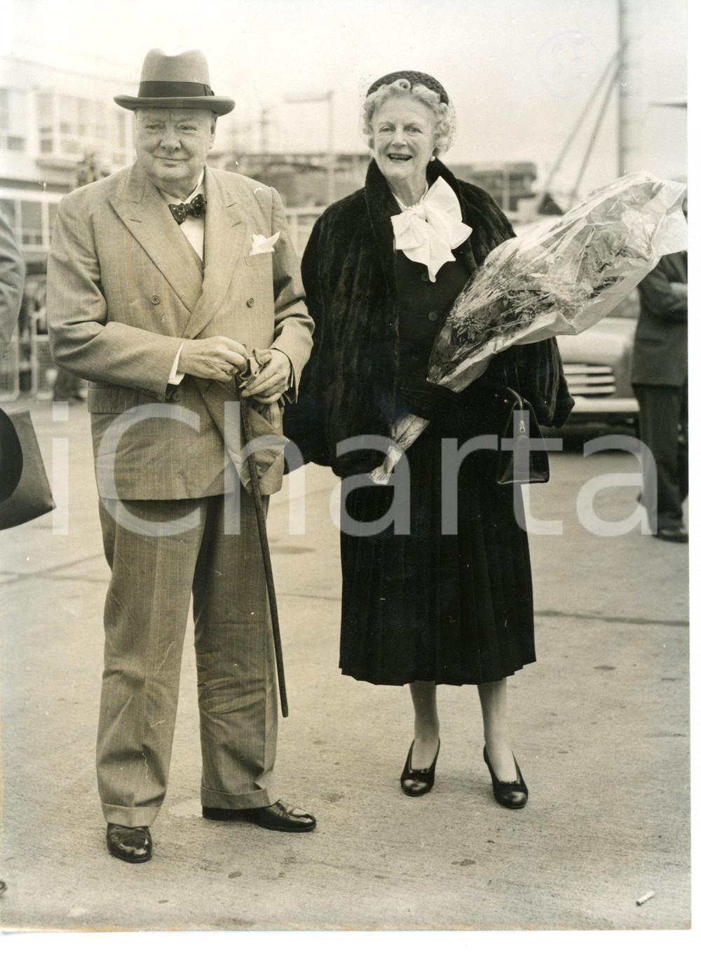 1955 LONDON Sir Winston CHURCHILL and his wife departing for Nice *Photo 15x20