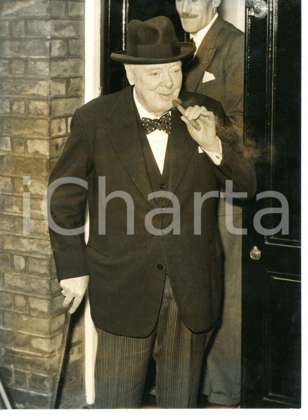 1956 LONDON Downing Street - Sir Winston CHURCHILL puffing the cigar *Foto 15x20