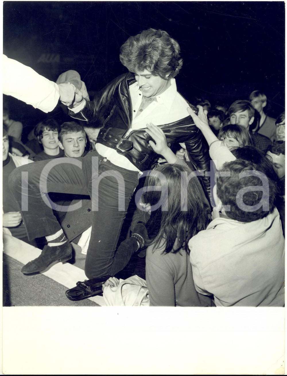 1967 2° CANTEUROPA Ricky SHAYNE travolto dai fan entusiasti *Foto 18x24 cm