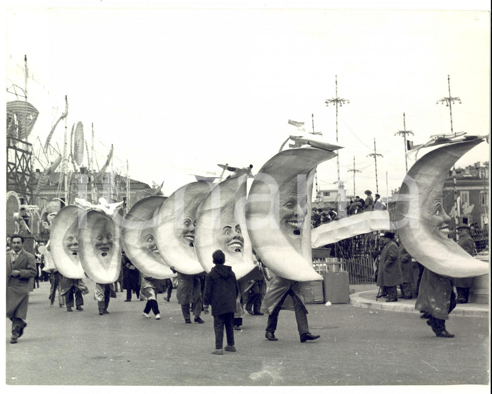 1959 CARNEVALE DI NIZZA Sfilata conclusiva con i LUNIK - Foto 24x18 cm