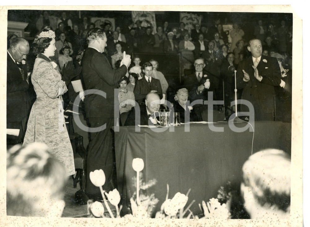1956 LONDON Primrose League - Sir Winston CHURCHILL applauded by members