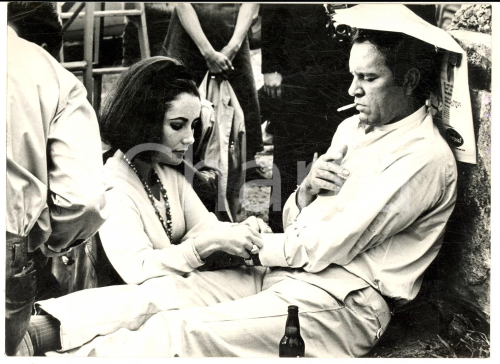 1964 TORONTO Liz TAYLOR e Richard BURTON durante un viaggio - Foto 18x13 cm