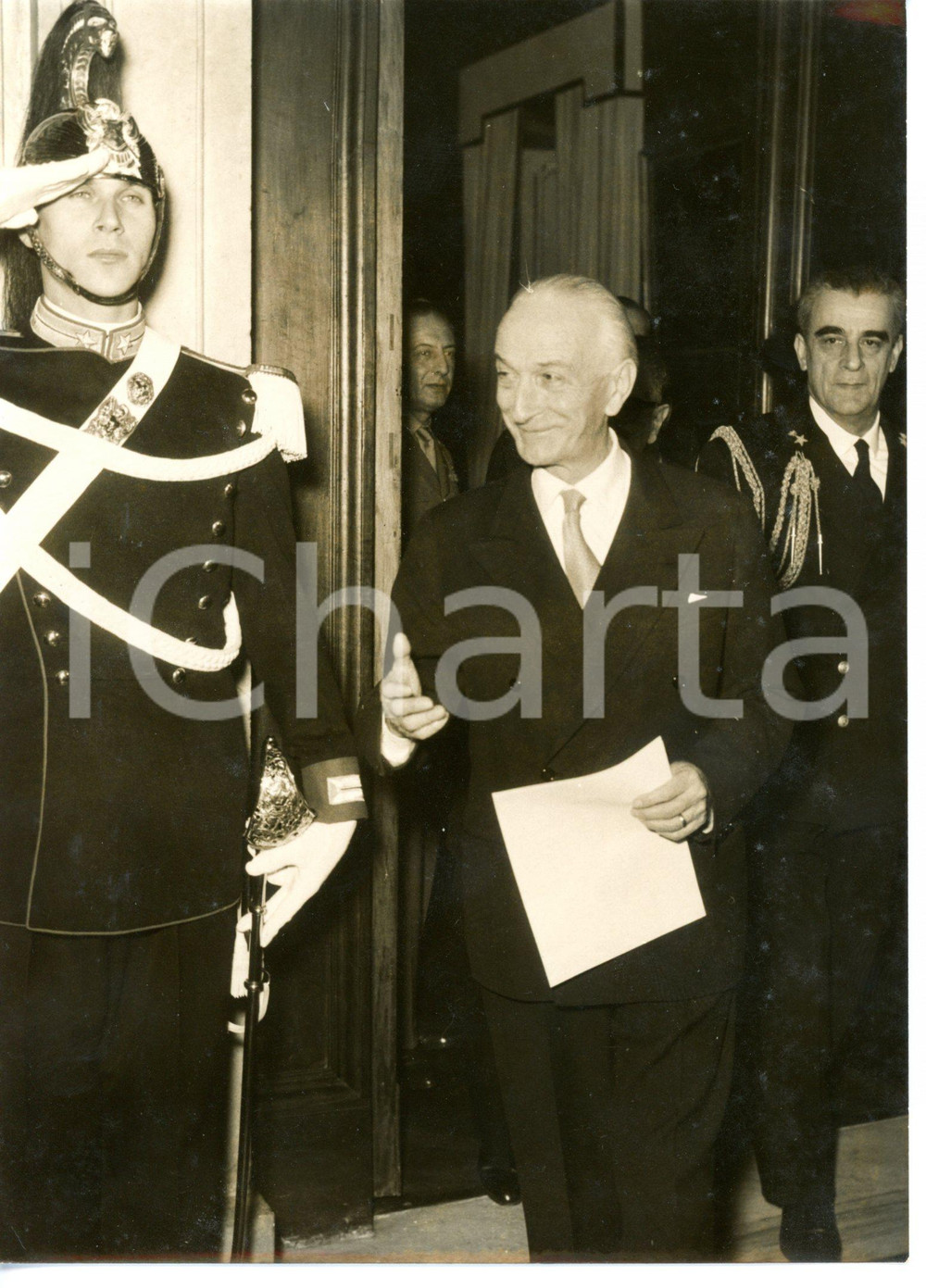 1959 ROMA Antonio SEGNI al termine di un incontro con Giovanni GRONCHI *Foto
