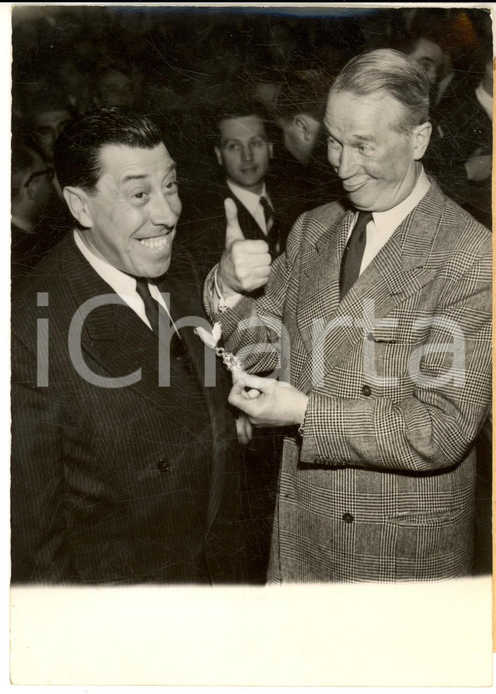 1953 PARIS Maurice CHEVALIER ammira la Legion d'Onore di FERNANDEL *Foto 13x18
