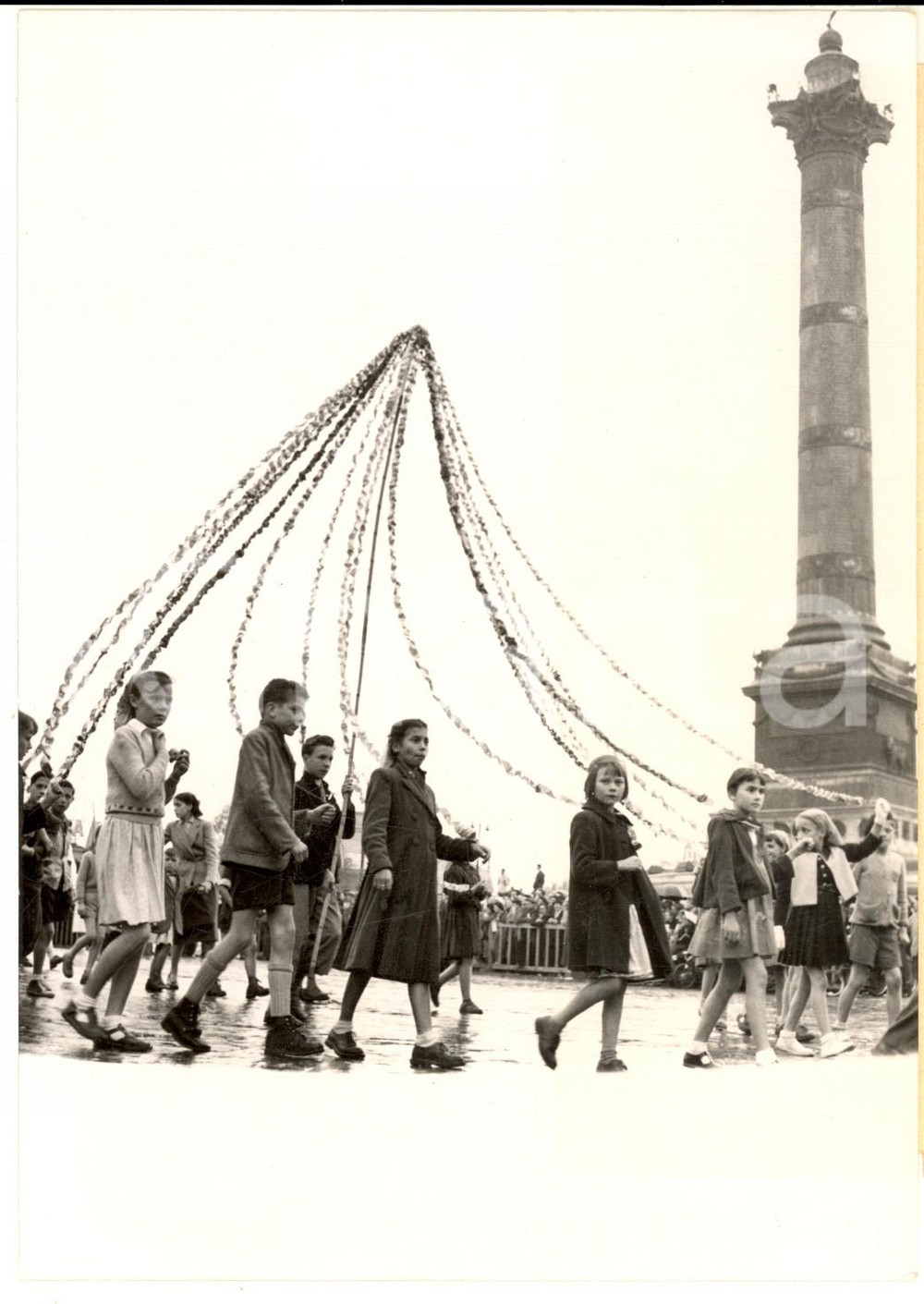 1953 PARIS Place de la Bastille - Enfants au défilé du 1er Mai *Photo 13x18