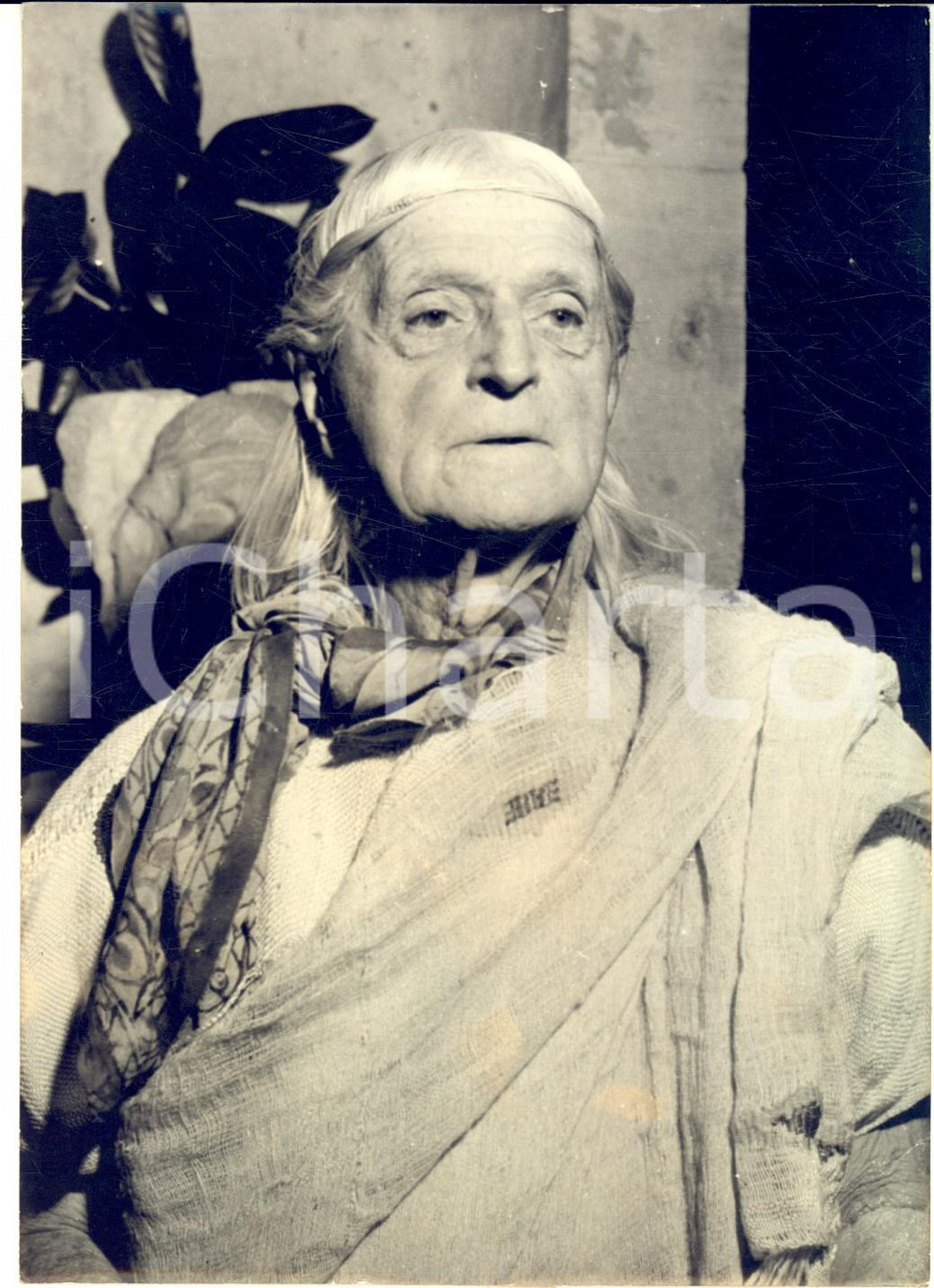 1962 PARIS TEATRO Raymond DUNCAN in scena a 88 anni - Foto 13x18 cm Fotografia d'epoca, con didascalia coeva al verso.  CONDIZIONI: G  FORMATO: 13x18 cm    originale e autentica 1