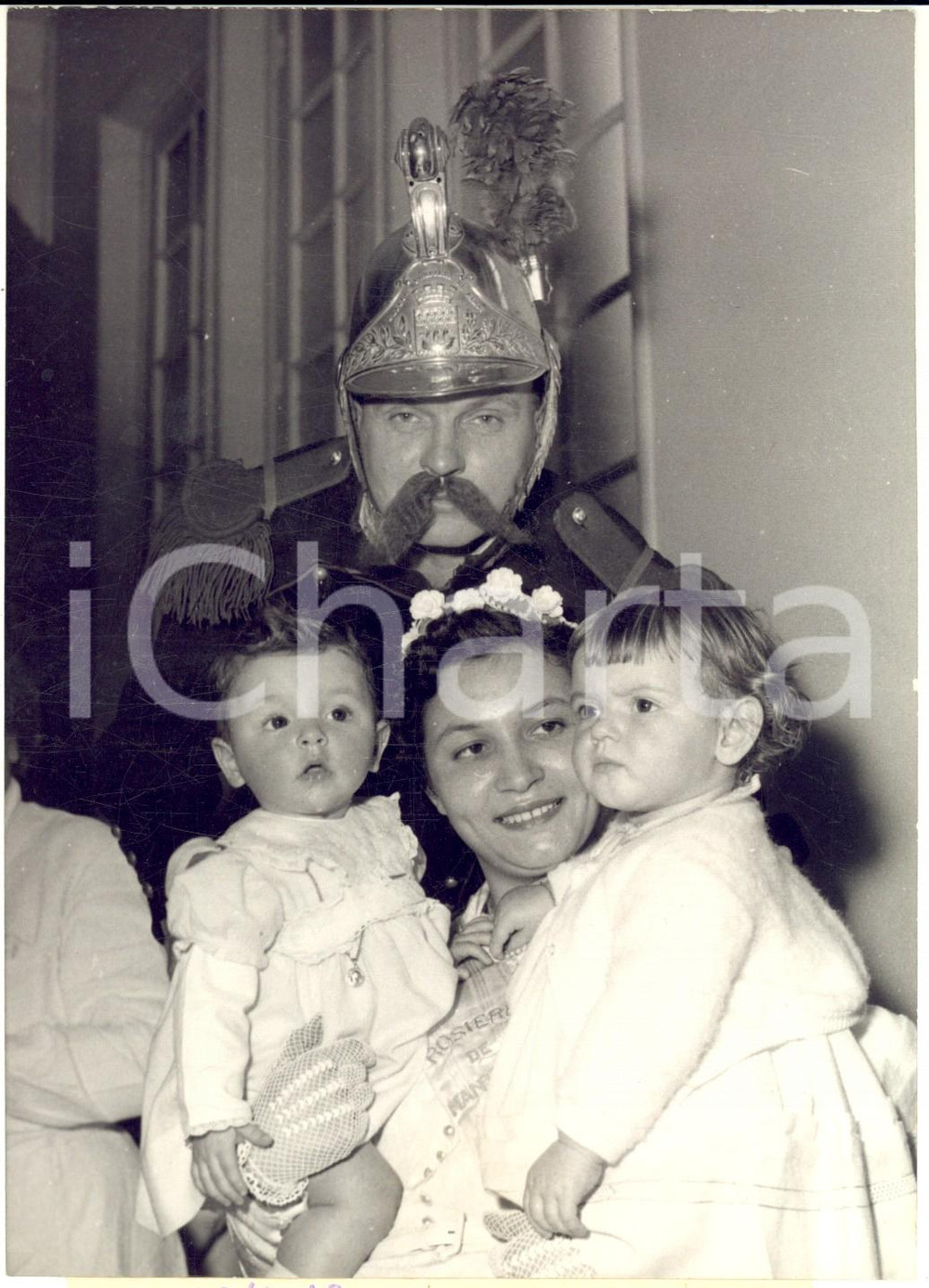 1954 NANTERRE Les plus beaux bébés Gilbert HEROS Catherine DUBREUIL avec pompier