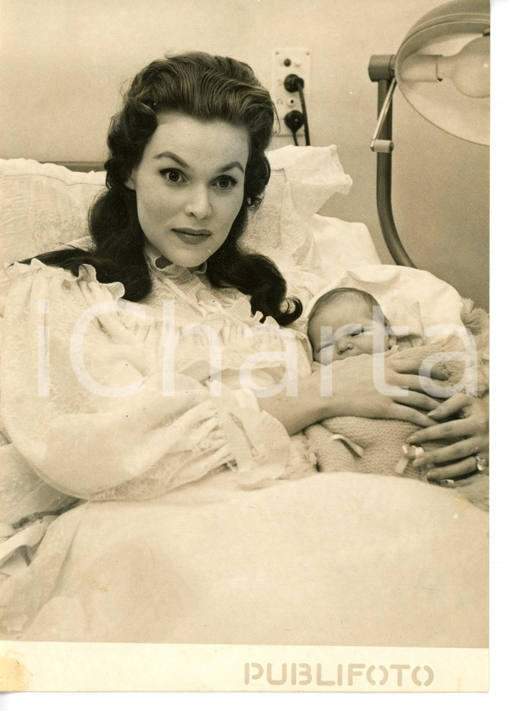 1954 ROMA Tania WEBER con il figlio neonato Rodolfo HECHT LUCARI *Foto 13x18 cm