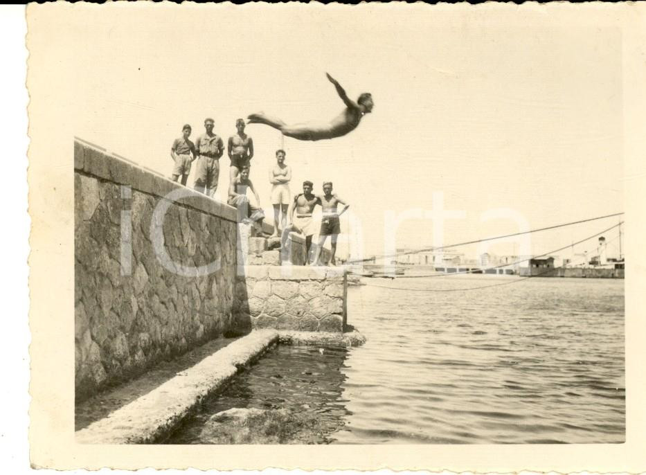 Fotografia d epoca originale Agosto 1936 BENGASI Militare italiano si tuffa in mare  Fotografia 12x8 cm 1