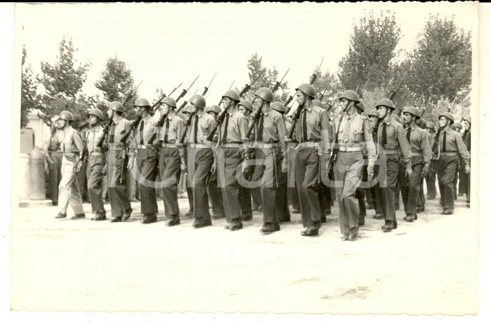 Fotografia d epoca originale 1947 MODENA Caserma Ottavo Campale  Battaglione in sfilata Foto 14x9 cm 1