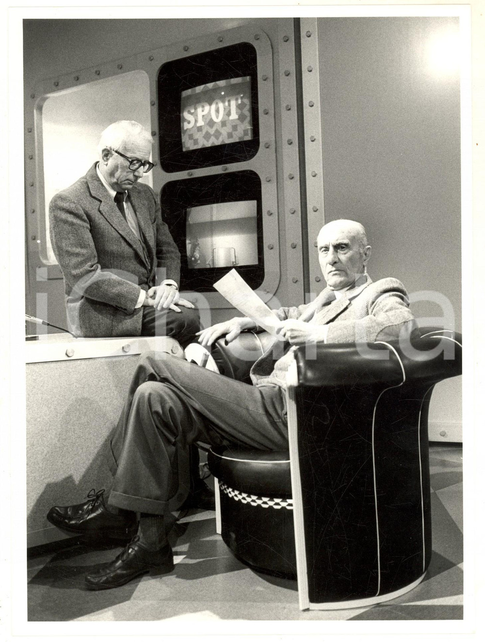 Fotografia d epoca originale 1986 RAI UNO  SPOT Enzo BIAGI intervista Indro MONTANELLI Foto 18x24 cm 1