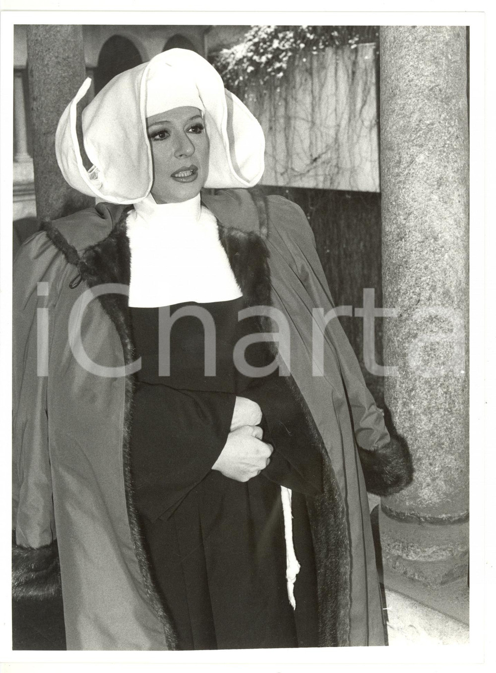 1985 ca (Ristampa 1990) RAI Ritratto di Loretta GOGGI in abito da suora *Foto