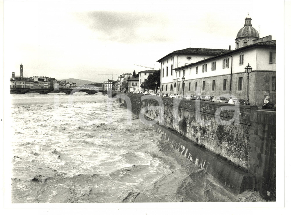 Fotografia d epoca originale 1990 ca FIRENZE Ponte alla Carraia  Arno in piena  Foto 24x18 cm 1