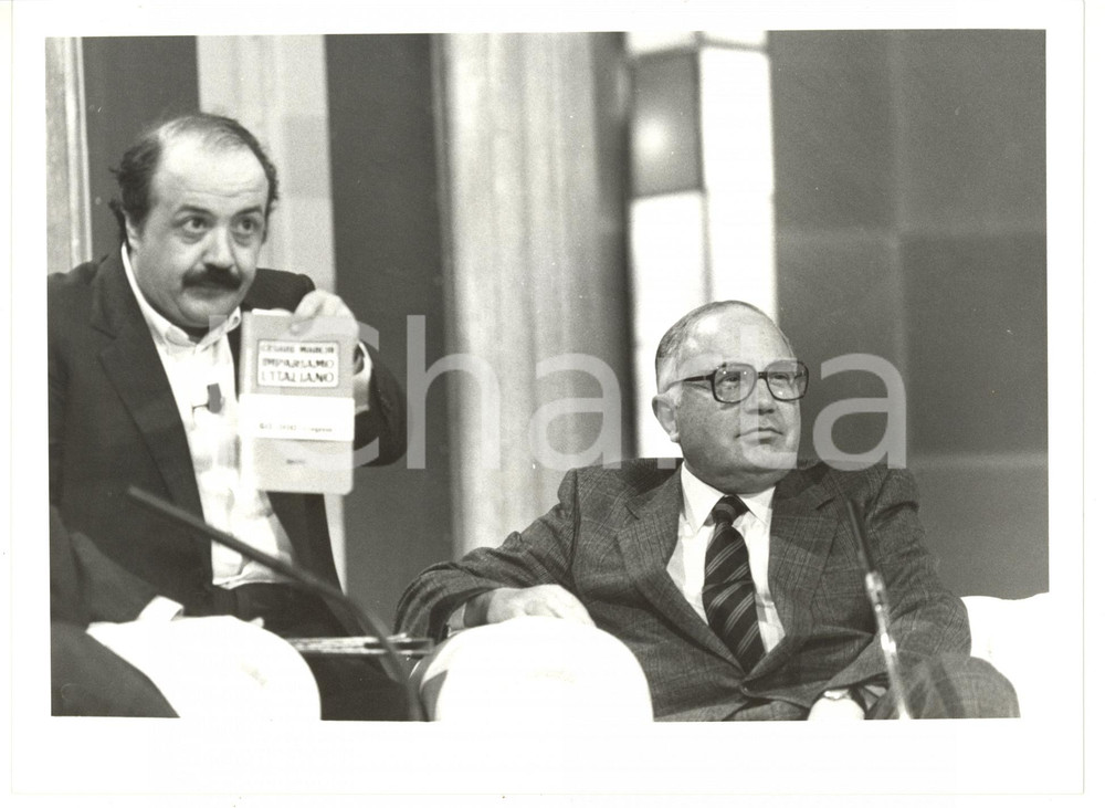 1990 ca FININVEST Maurizio COSTANZO presenta il libro di Cesare MARCHI *Foto