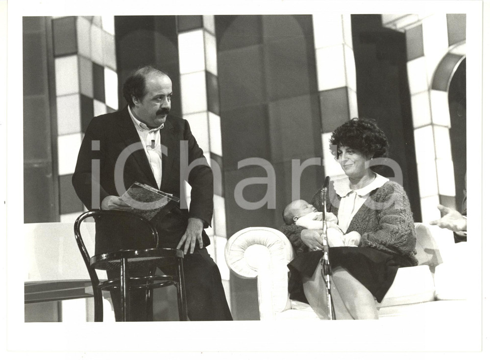 1990 ca FININVEST Maurizio COSTANZO ospita Anna MUSELLA nata "in provetta" *Foto