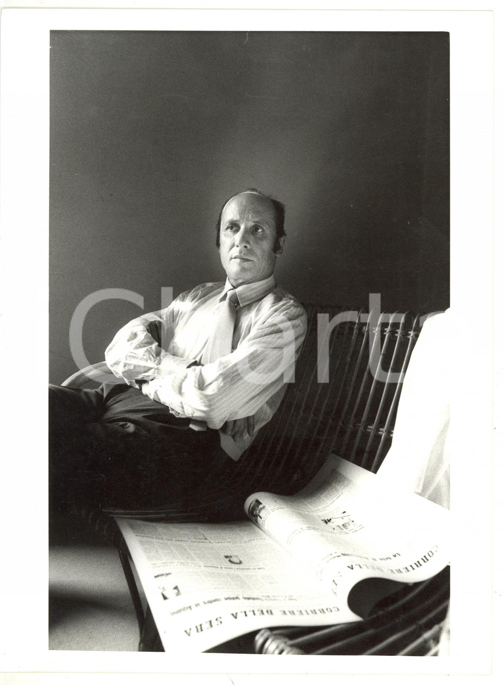 Fotografia d epoca originale 1990 ca MILANO Francesco ALBERONI legge  CORRIERE DELLA SERA Foto ARTISTICA 1