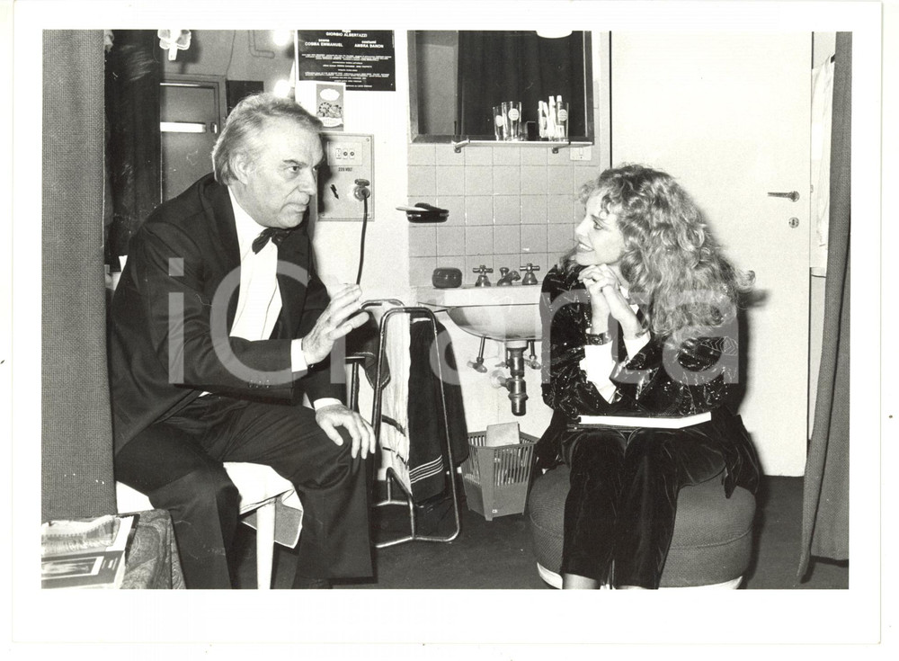 1990 ca ROMA Giorgio ALBERTAZZI con Sydne ROME in camerino *Foto 24x18 cm