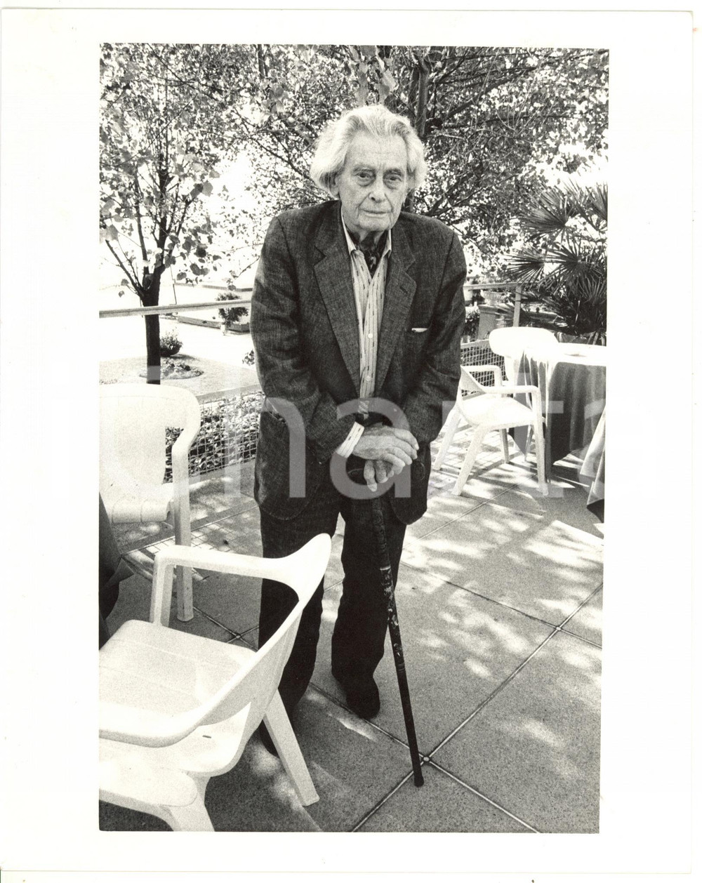 Fotografia d epoca originale 1985 ca CINEMA Ritratto del regista olandese Joris IVENS Foto 20x25 cm 1