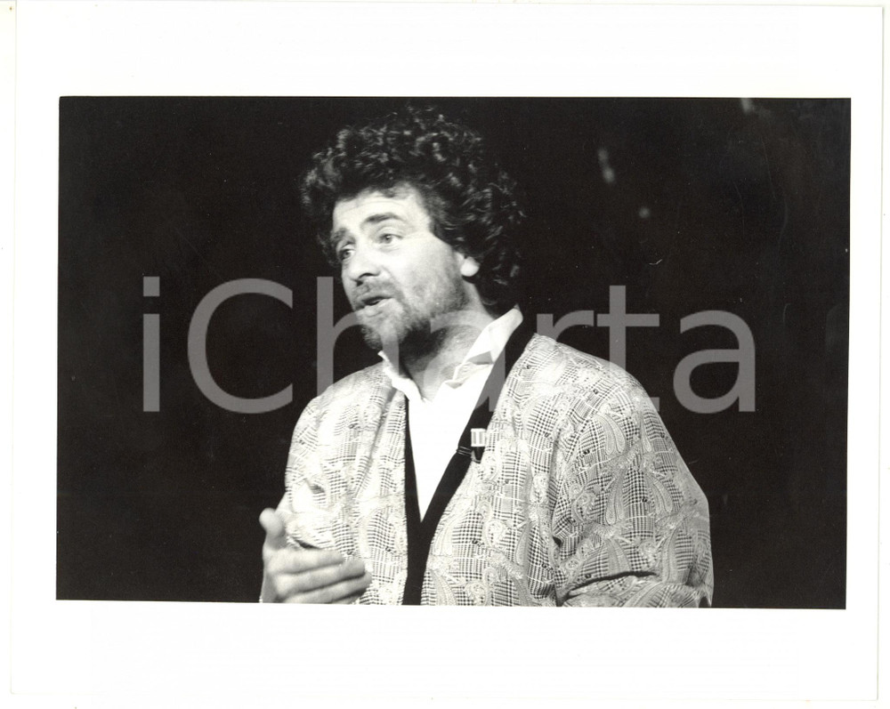 1985 ca (Ristampa 1990) TEATRO Beppe GRILLO si esibisce sul palco (2) *Foto